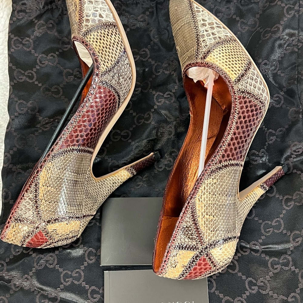 GUCCI Python Printed Pumps 💗 - Picture 3 of 12